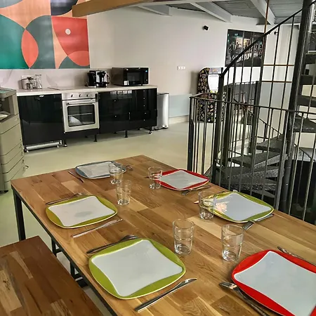 Buttes Chaumont Buttes Chaumont ホームステイ