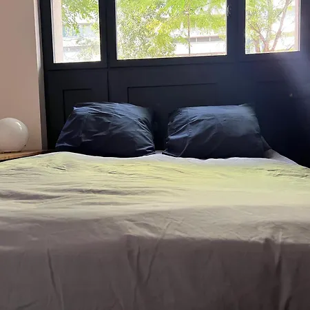 ホームステイ Buttes Chaumont Buttes Chaumont *