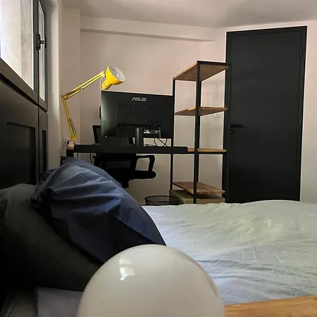 Buttes Chaumont Buttes Chaumont ホームステイ