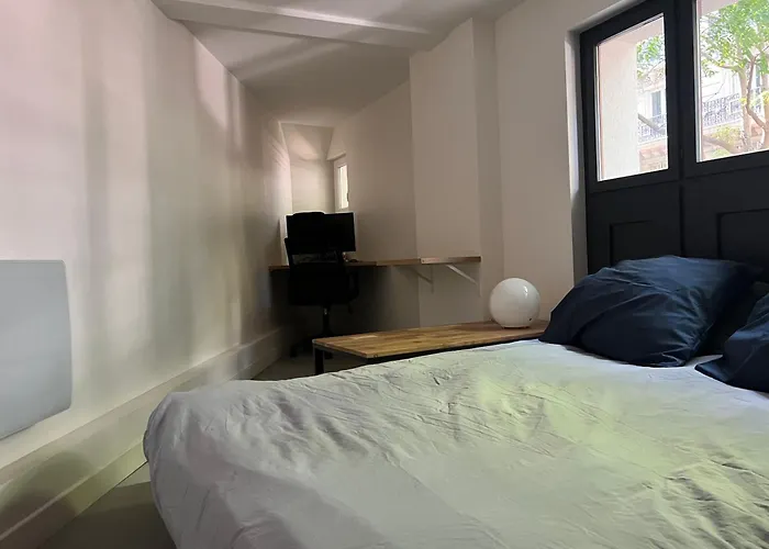 Buttes Chaumont Buttes Chaumont Homestay